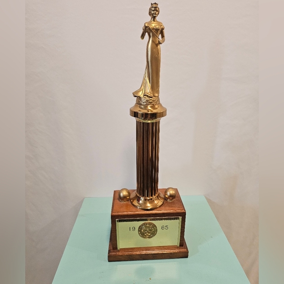 Accessories - 1965 Official Miss America Pageant Trophy 🏆